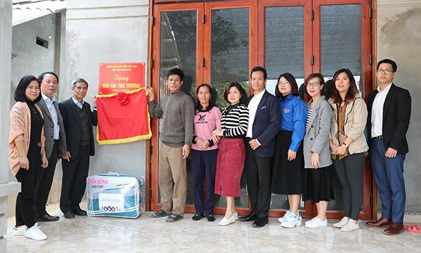 Xây tặng 7 căn nhà '’Mái ấm tình thương” cho các hộ nghèo ở Tuyên Quang