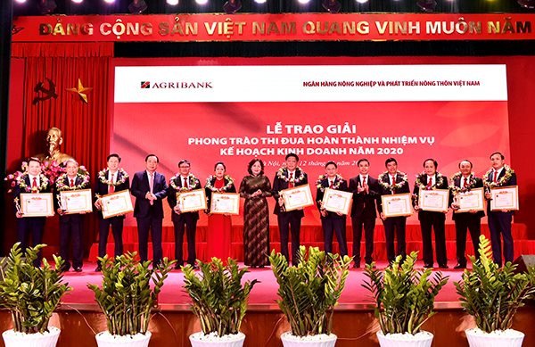 Agribank giảm gần 15% lợi nhuận để hỗ trợ khách hàng