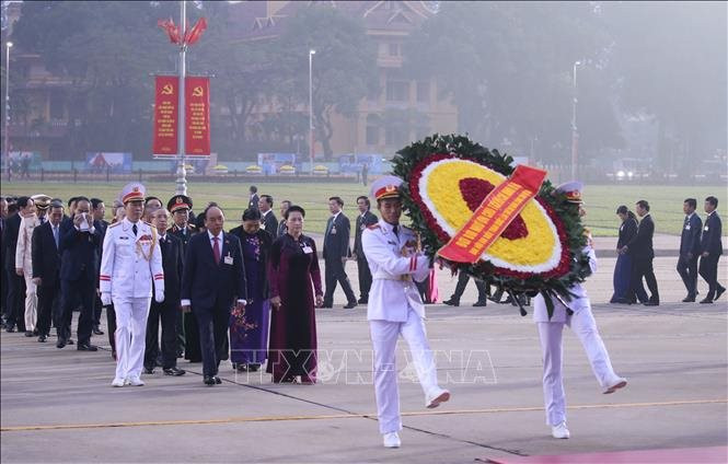 Đại biểu dự Đại hội XIII của Đảng vào Lăng viếng Chủ tịch Hồ Chí Minh