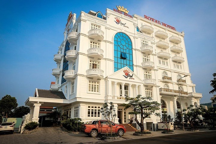 RIC: Cổ phiếu tăng trần liên tiếp 30 phiên dù thua lỗ