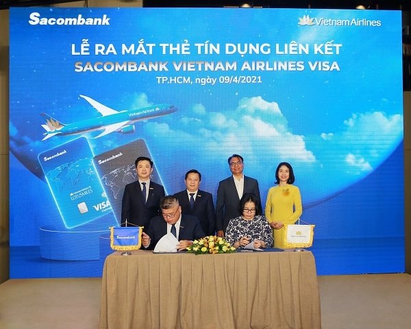 Sacombank  ra mắt sản phẩm thẻ tín dụng liên kết với Vietnam Airlines