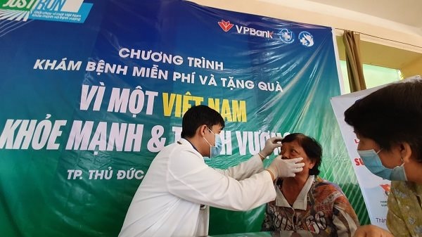 2.000 người chứng kiến ra mắt Phòng khám container miễn phí