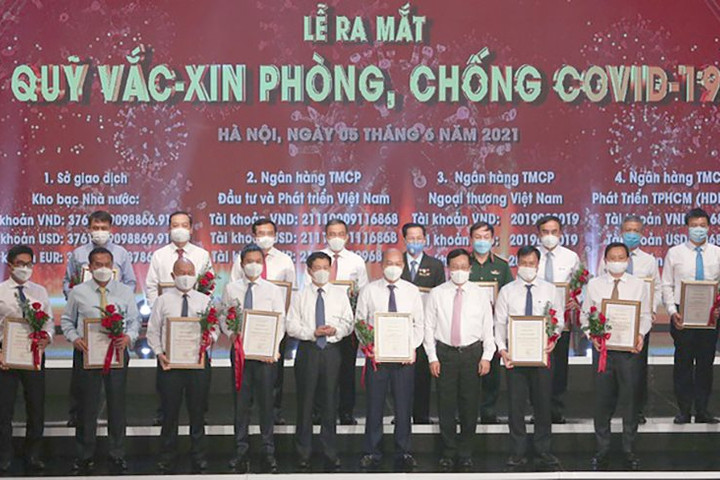 Ngành Ngân hàng ủng hộ Quỹ vắc-xin phòng chống COVID-19 gần 700 tỷ đồng
