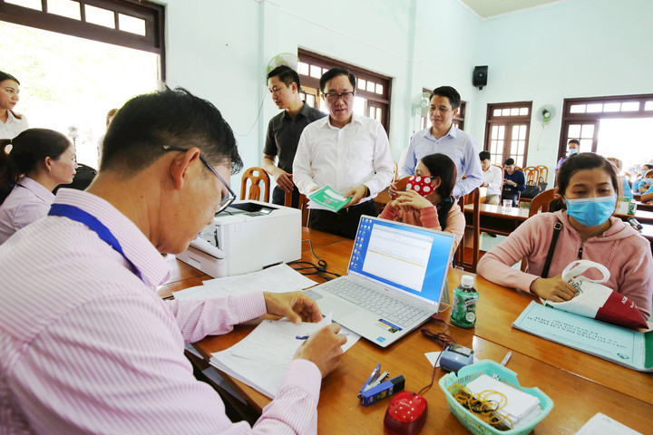 Điểm tựa vững chắc cho người nghèo trên đảo Phú Quý