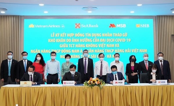 Ký hợp đồng tín dụng cho vay 4.000 tỷ đồng với Vietnam Airlines 