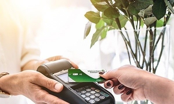 Thẻ chip không tiếp xúc - công cụ thanh toán thời đại số