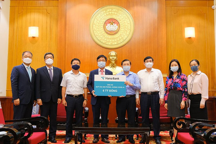 Hana Bank ủng hộ 6 tỷ đồng vào Quỹ Vắc-xin phòng, chống COVID-19 