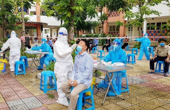 Điều động, chi viện nhân lực y tế cho các địa phương đang có nhiều ca lây nhiễm, bệnh nặng