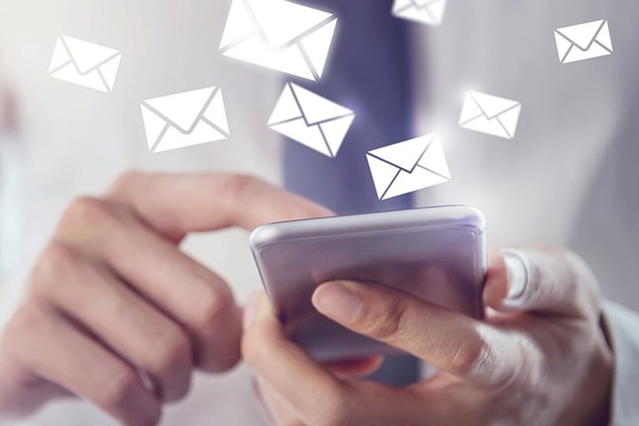 Giảm cước tin nhắn SMS cho các ngân hàng: “Một mũi tên trúng nhiều đích”