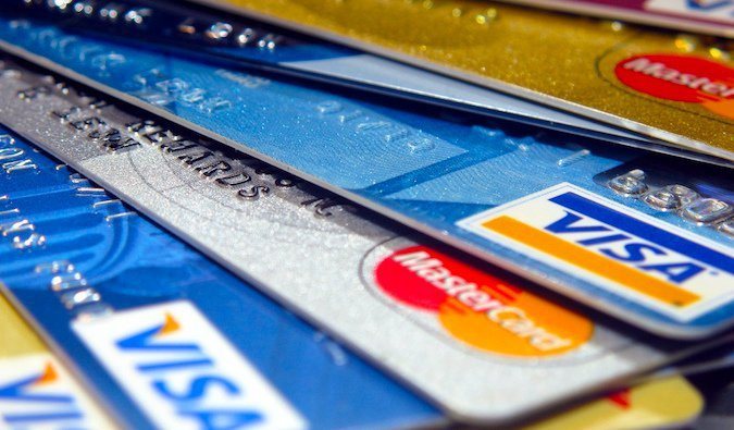 Đề nghị Visa, Mastercard miễn, giảm phí và làm rõ bất cập thu phí 