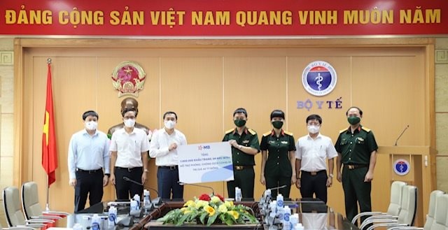 Bộ Y tế tiếp nhận 1 triệu khẩu trang y tế tiêu chuẩn N95 do MB trao tặng