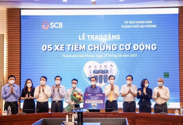 SCB tặng Hải Phòng 5 xe tiêm chủng cơ động