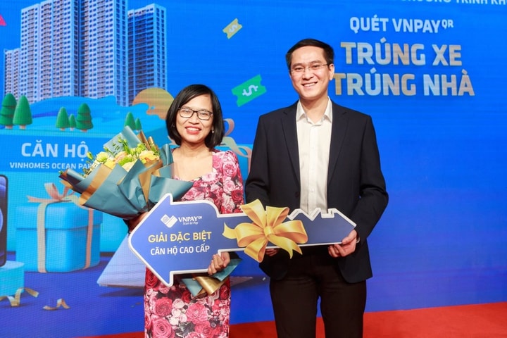 Mở ứng dụng ngân hàng để thanh toán VNPAY-QR, cô giáo âm nhạc trúng ngay căn hộ cao cấp