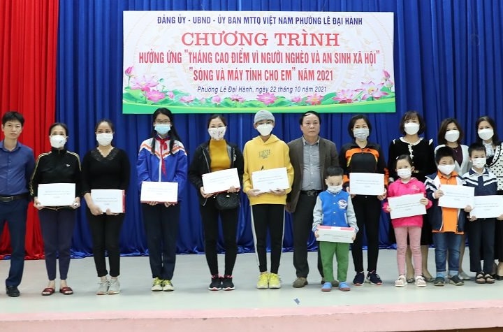 Cơ quan Thường trực HHNH “tiếp sóng” giúp các em học sinh tới trường