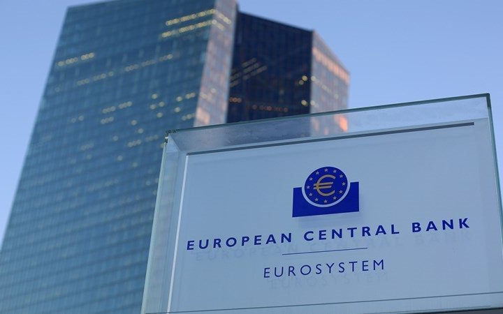 ECB tiếp tục duy trì chính sách lãi suất siêu thấp