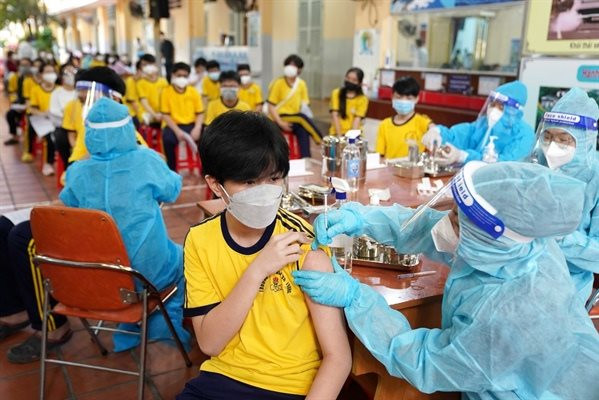 Hà Nội phấn đấu mục tiêu trên 95% trẻ 12 – 17 tuổi được tiêm vắc xin COVID-19
