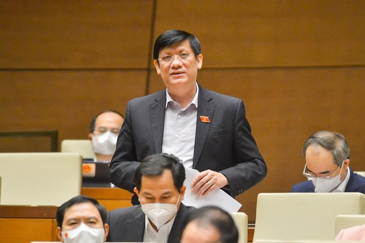 Bộ trưởng Bộ Y tế: Tiêm mũi vắc-xin thứ ba vào cuối năm nay và đầu năm 2022