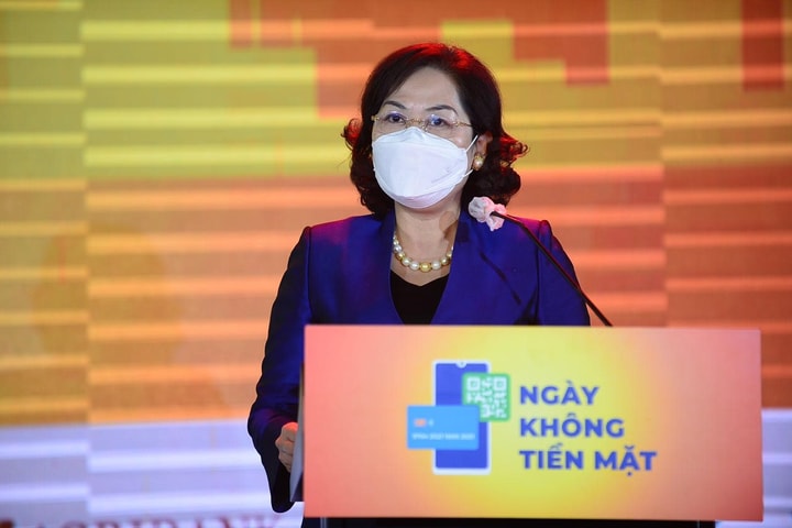 “Tiến đến quốc gia không tiền mặt”