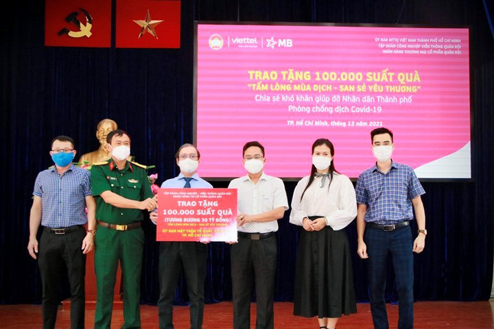 MB và Viettel tặng 100.000 suất quà tới người dân TP. Hồ Chí Minh
