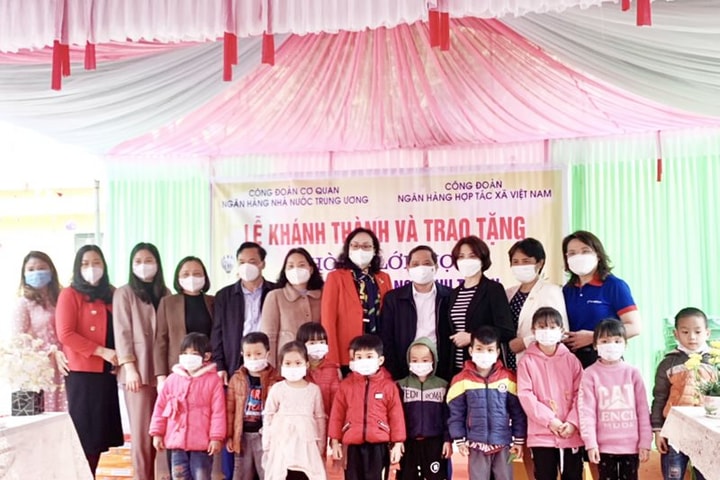 Trao tặng phòng học tại điểm trường mầm non khu Trệch, xã Thiết Ống, huyện Bá Thước, tỉnh Thanh Hóa
