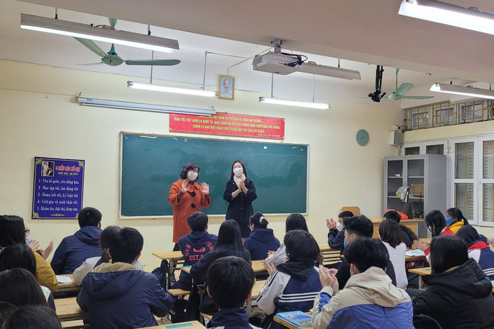 Học sinh Hà Nội háo hức ngày đầu trở lại trường