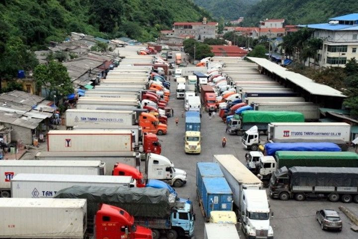 Xử lý nghiêm các hành vi lợi dụng tình trạng ùn tắc hàng hoá để vi phạm pháp luật