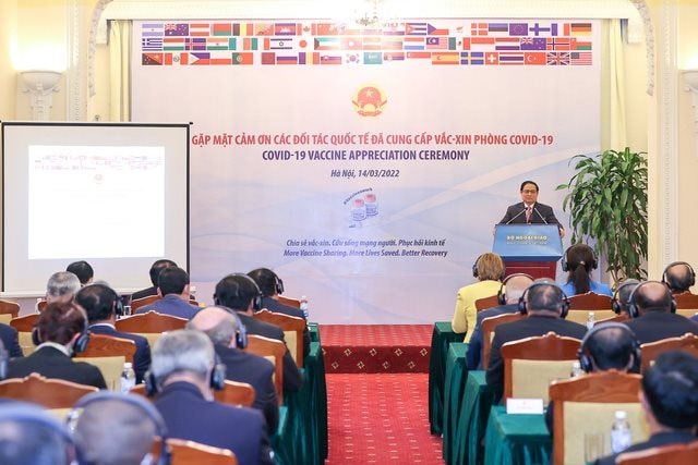 Thủ tướng gặp mặt cảm ơn các đối tác quốc tế đã hỗ trợ vaccine phòng COVID-19 cho Việt Nam