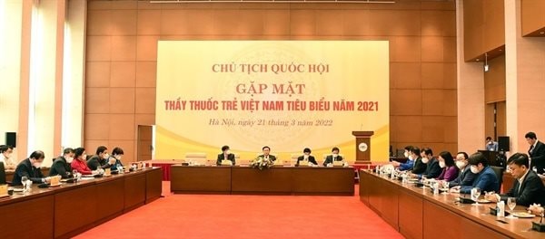 Chủ tịch Quốc hội Vương Đình Huệ gặp mặt thầy thuốc trẻ Việt Nam tiêu biểu