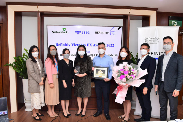 Vietcombank nhận giải thưởng "Ngân hàng có khối lượng giao dịch ngoại tệ trên FXall cao nhất 2021"