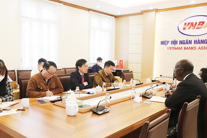 Phó Chủ tịch VNBA Trần Văn Tần làm việc với Hiệp hội Ngân hàng châu Phi