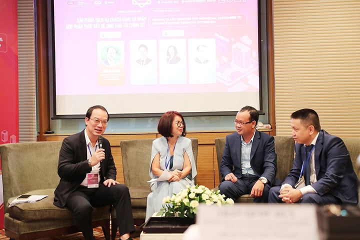 Công nghệ ngày càng đóng vai trò quan trọng trong ngân hàng bán lẻ