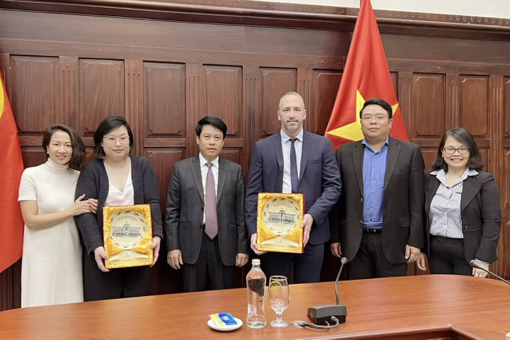 Phó Thống đốc NHNN Phạm Tiến Dũng tiếp xã giao Ban thư ký Lực lượng đặc nhiệm tài chính về chống rửa tiền (FATF)