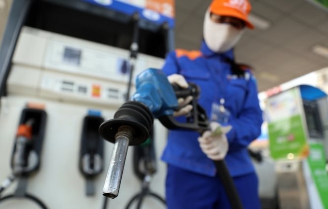 Giá xăng dầu tăng, giảm đan xen