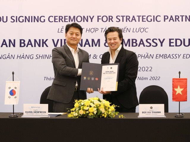 Ngân hàng Shinhan Việt Nam và Hệ sinh thái Giáo dục Sáng tạo Embassy Education ký hợp tác chiến lược