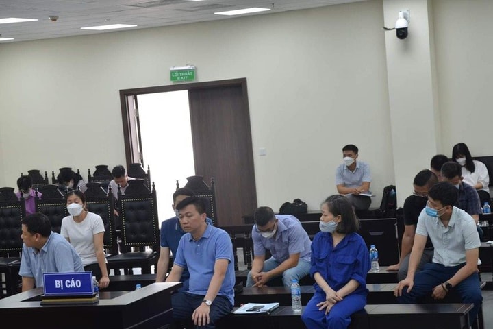 Yêu cầu làm rõ phương thức chiếm đoạt tiền trong vụ án tại Công ty chứng khoán SMES