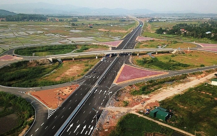 Hoàn thiện thủ tục cam kết vốn ngân sách địa phương tham gia 3 dự án đường cao tốc
