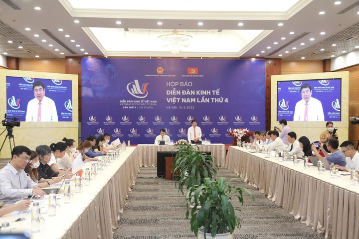 Diễn đàn Kinh tế Việt Nam lần thứ tư: Xây dựng nền kinh tế độc lập, tự chủ gắn với hội nhập kinh tế sâu rộng trong tình hình mới