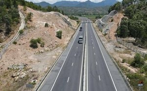 Đẩy nhanh tiến độ nghiên cứu đầu tư hai tuyến đường tại Quảng Nam, Kon Tum