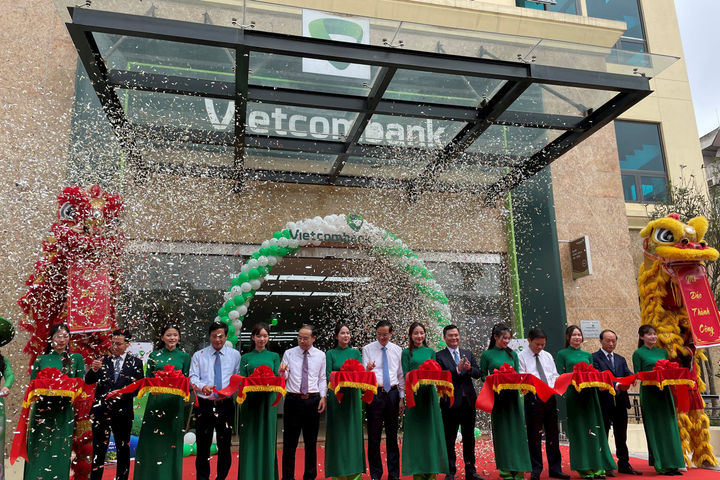 Vietcombank Phú Thọ khánh thành trụ sở hoạt động mới