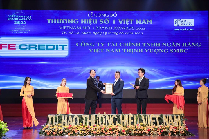 FE CREDIT nhận Giải thưởng Thương hiệu số 1 Việt Nam 2022