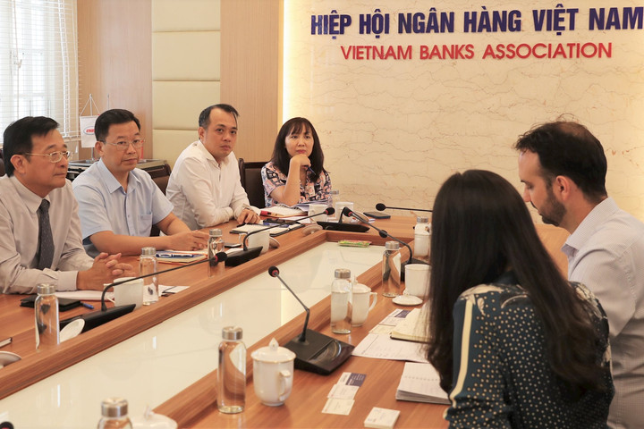 Tổng Thư ký VNBA Nguyễn Quốc Hùng tiếp, làm việc với Tham tán Thương mại Israel