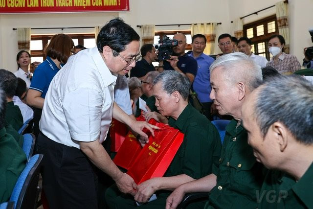 Thủ tướng tặng quà, tri ân Mẹ Việt Nam Anh hùng, các thương binh, bệnh binh, gia đình chính sách