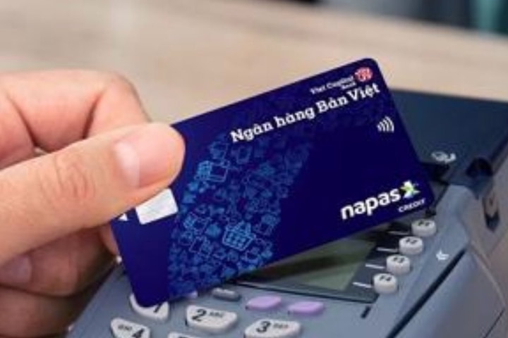 Thẻ tín dụng nội địa góp phần đẩy lùi tín dụng đen