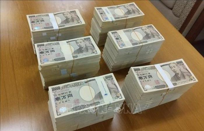 BOJ quyết duy trì chính sách lãi suất siêu thấp bất chấp đồng Yên giảm mạnh