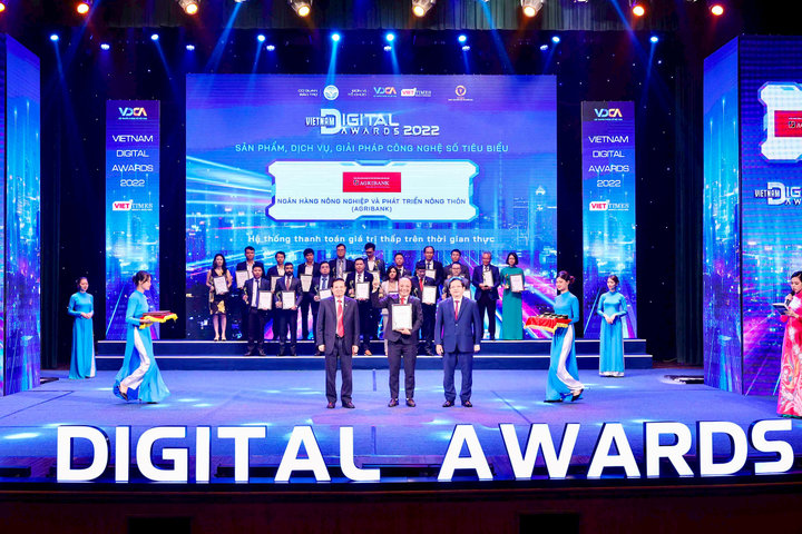 Agribank vinh dự nhận giải thưởng chuyển đổi số Việt Nam năm 2022 