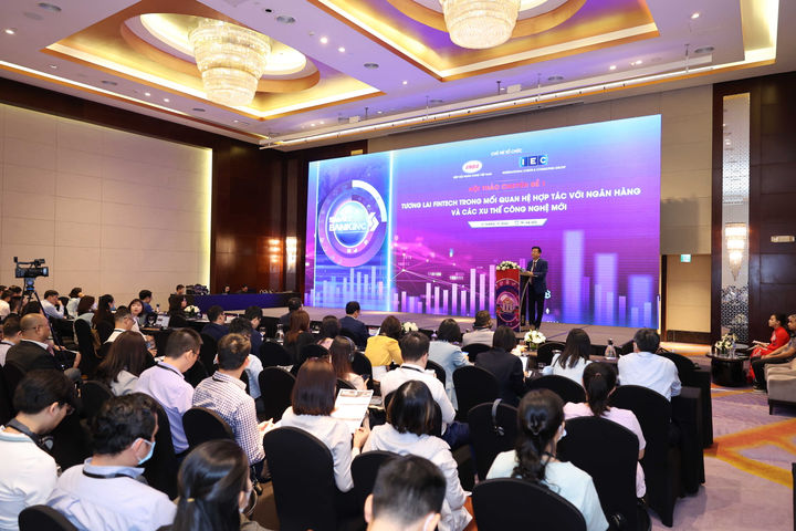 Tương lai Fintech trong mối quan hệ hợp tác với ngân hàng và các xu thế công nghệ mới