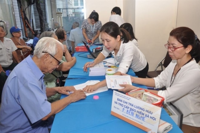 Quy định về nghỉ hưu ở tuổi cao hơn đối với cán bộ, công chức giữ chức vụ lãnh đạo, quản lý
