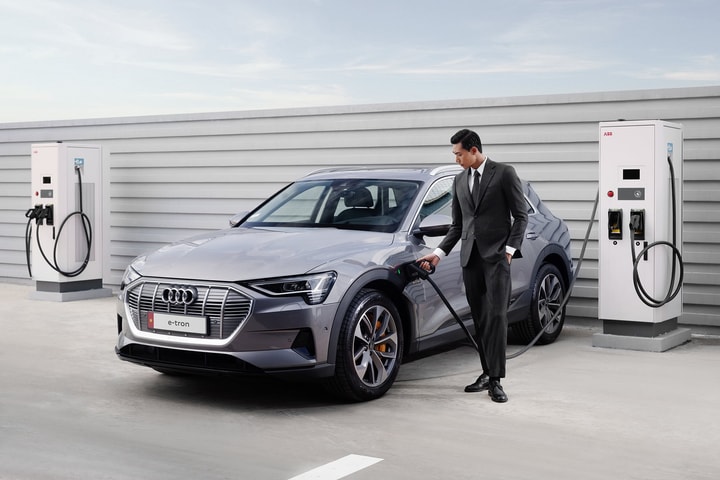 Audi Việt Nam ra mắt mẫu Audi e-tron SUV thuần điện mới