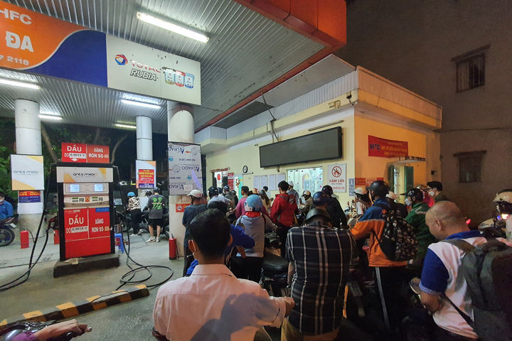 Bộ Tài chính tiếp tục đề nghị báo cáo chi phí nhập xăng dầu