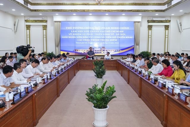 Thủ tướng: Chính phủ luôn đồng hành cùng TP. Hồ Chí Minh tháo gỡ khó khăn, vướng mắc
